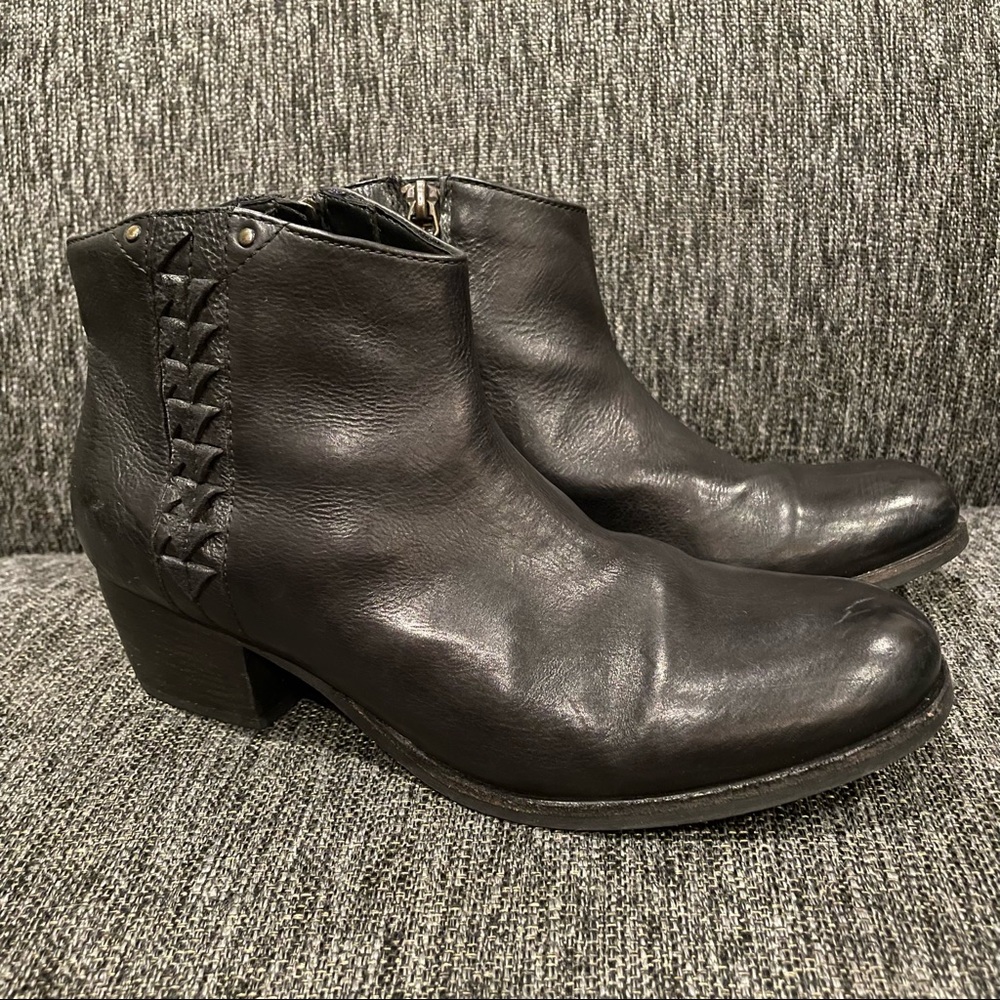 Clarks Maypearl Fawn Black Leather booties 9M